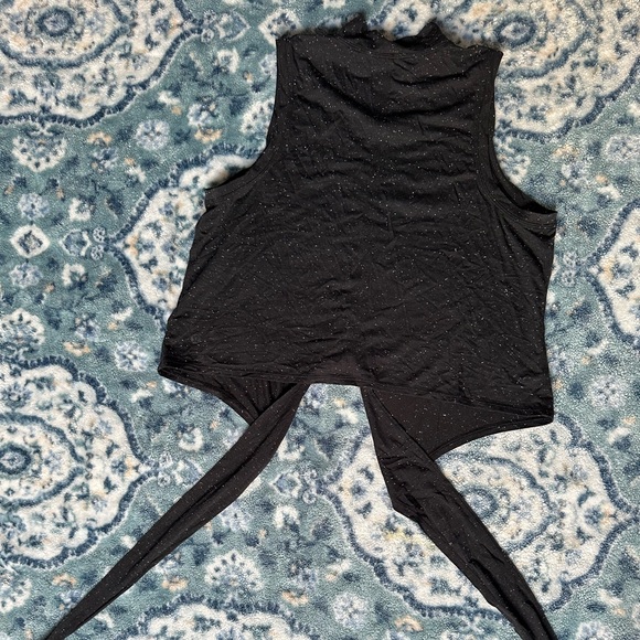 Lululemon Tank top Mockneck, Back/Front tie up size 6 - Picture 3 of 3